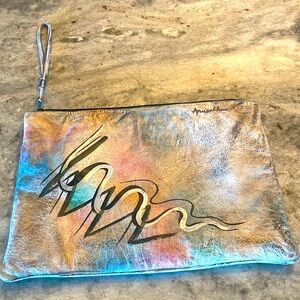 15x10 Anuschka Bag . Signed and in New Condition. Hand Painted one of a kind bag